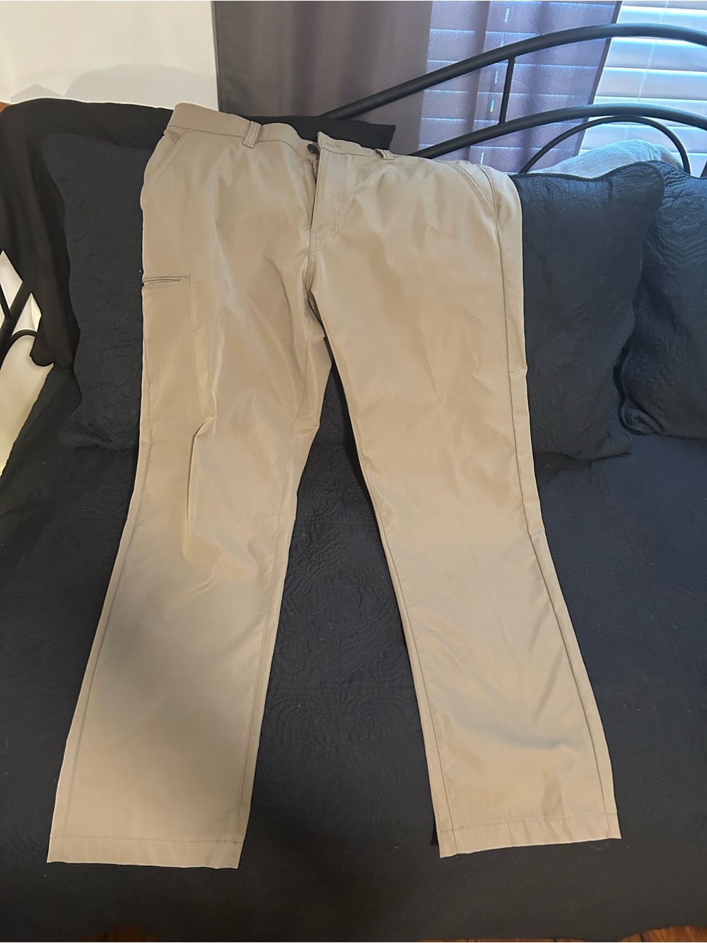 Classic Men's Chino Pants in Beige - Versatile Everyday Wear